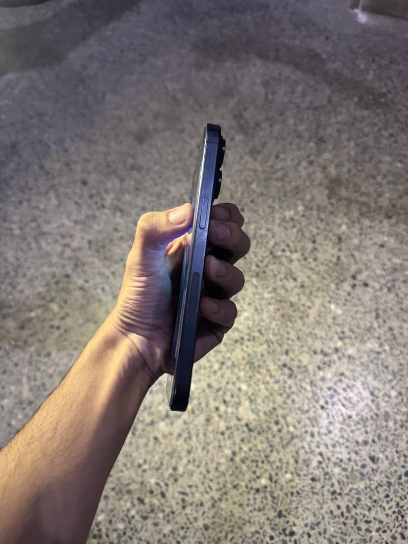 Apple iPhone 15 Pro Max jv 1