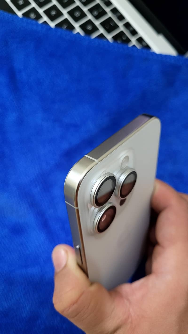 Apple iPhone 15 Pro 2