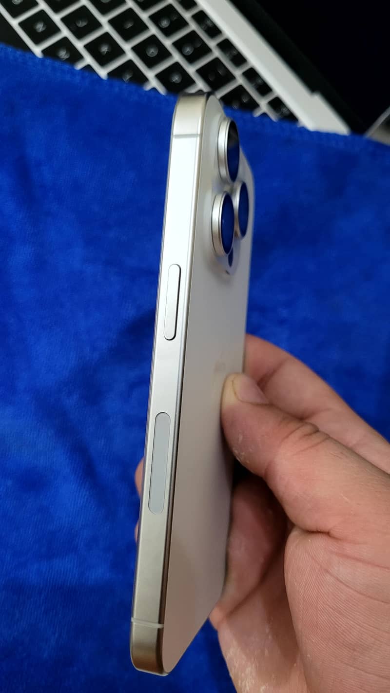 Apple iPhone 15 Pro 3