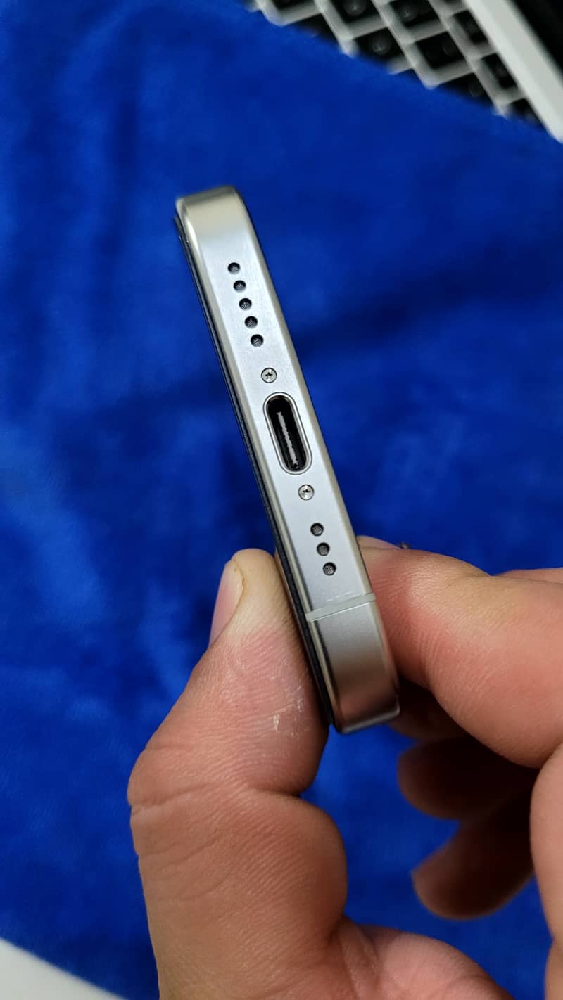 Apple iPhone 15 Pro 6