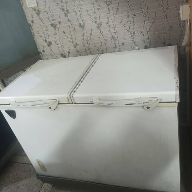 waves 2 door fridge 0