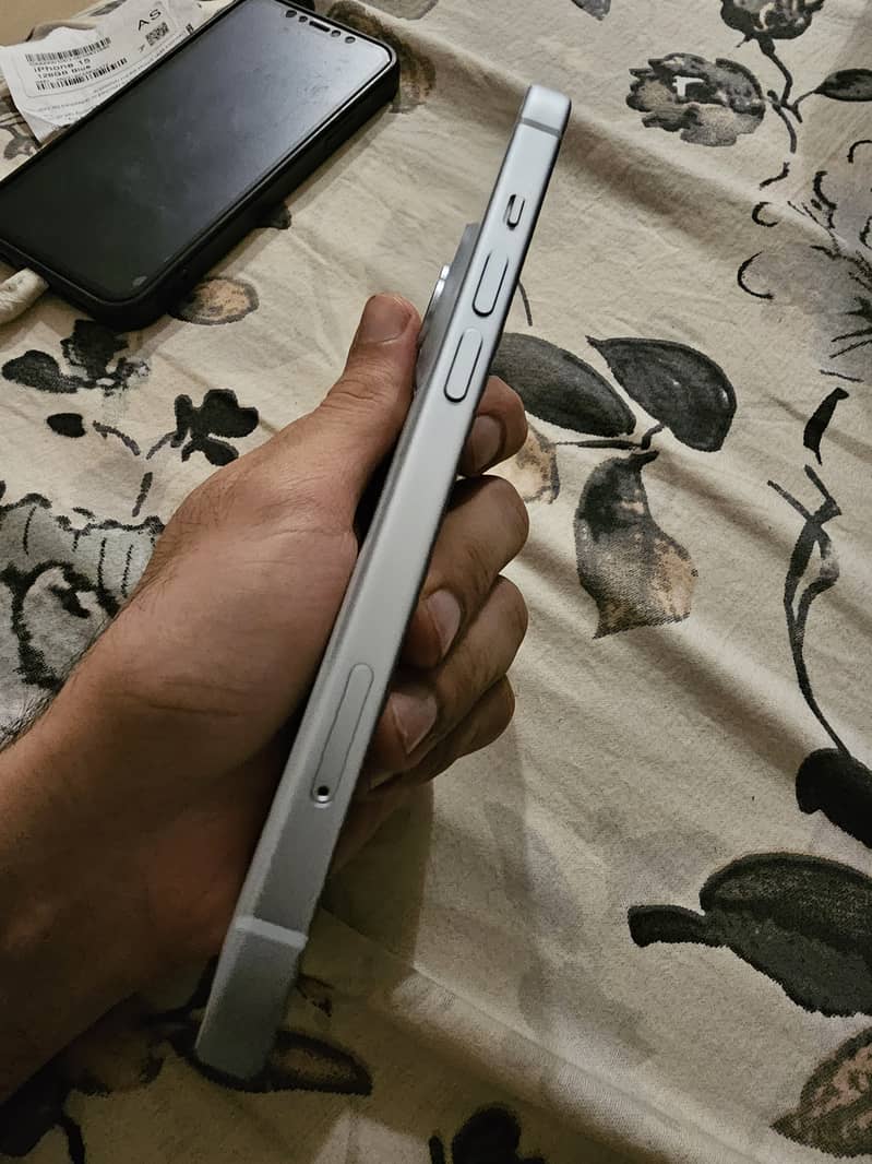 Apple iPhone 15 2