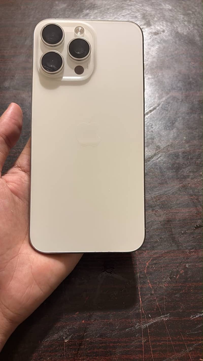 Apple iPhone 15 Pro Max 3