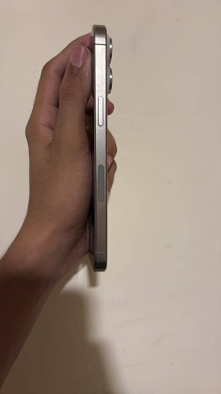 Apple iPhone 15 Pro Max 4