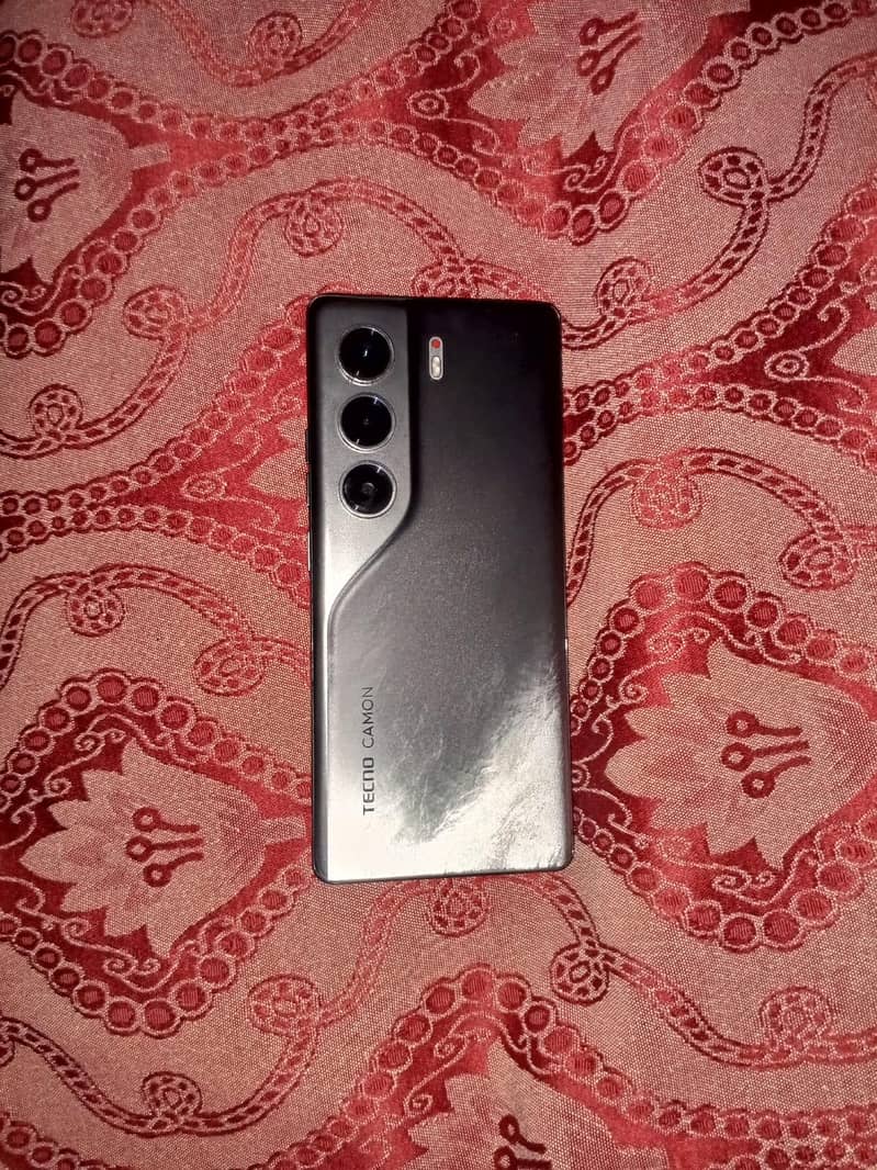 Tecno CAMON 40 Pro 4