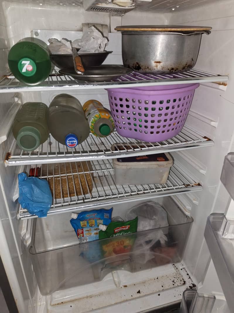 Fridge Dawlance 4