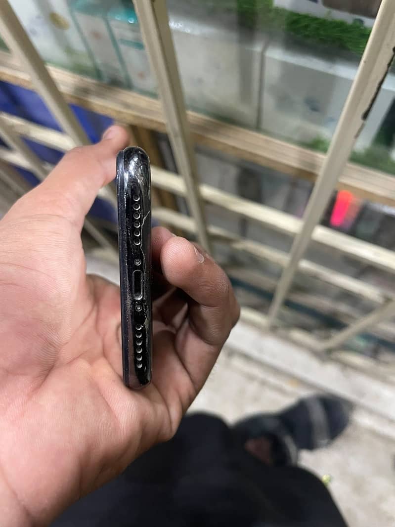 Apple iPhone X 3