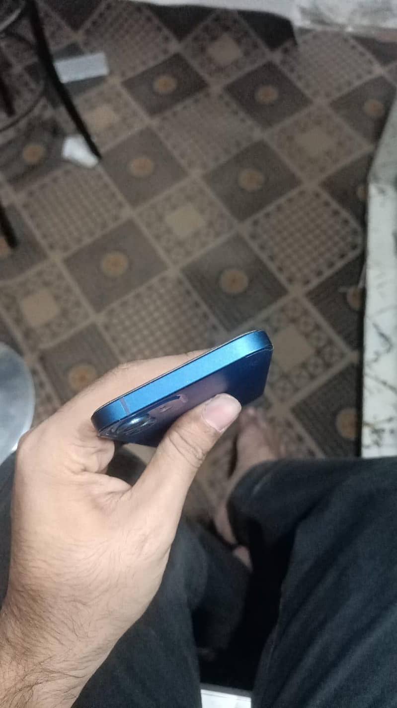 Apple iPhone 12 3