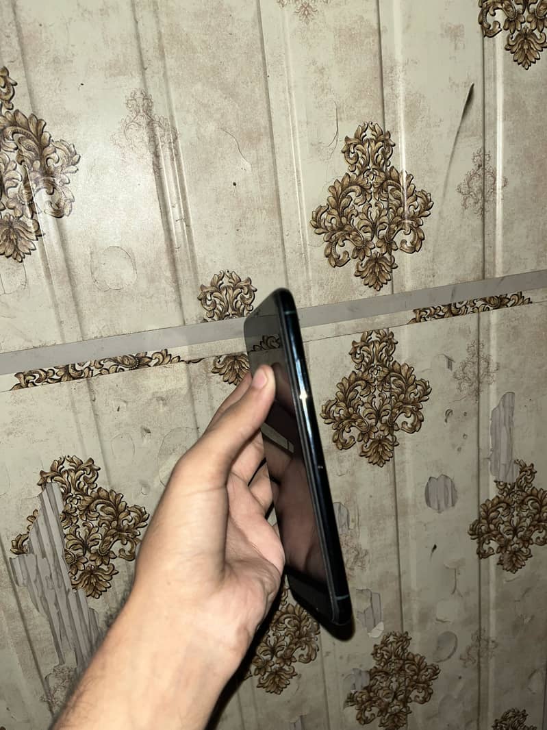 Apple iPhone 11 Pro Max 2
