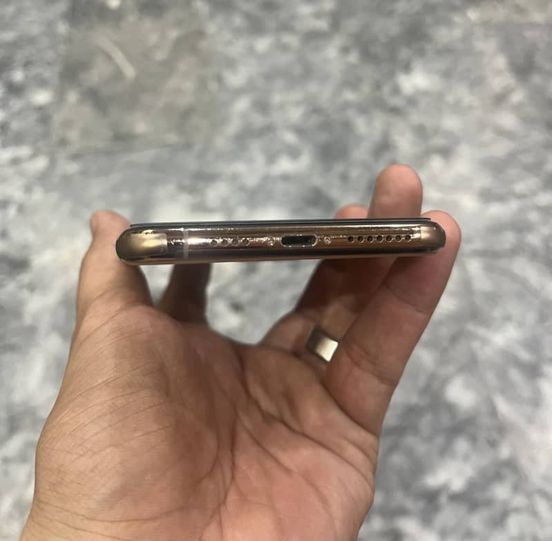 Apple iPhone 11 Pro Max 2