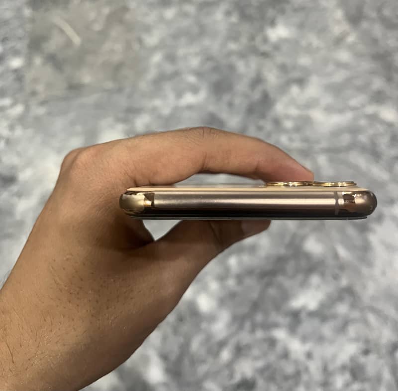 Apple iPhone 11 Pro Max 3