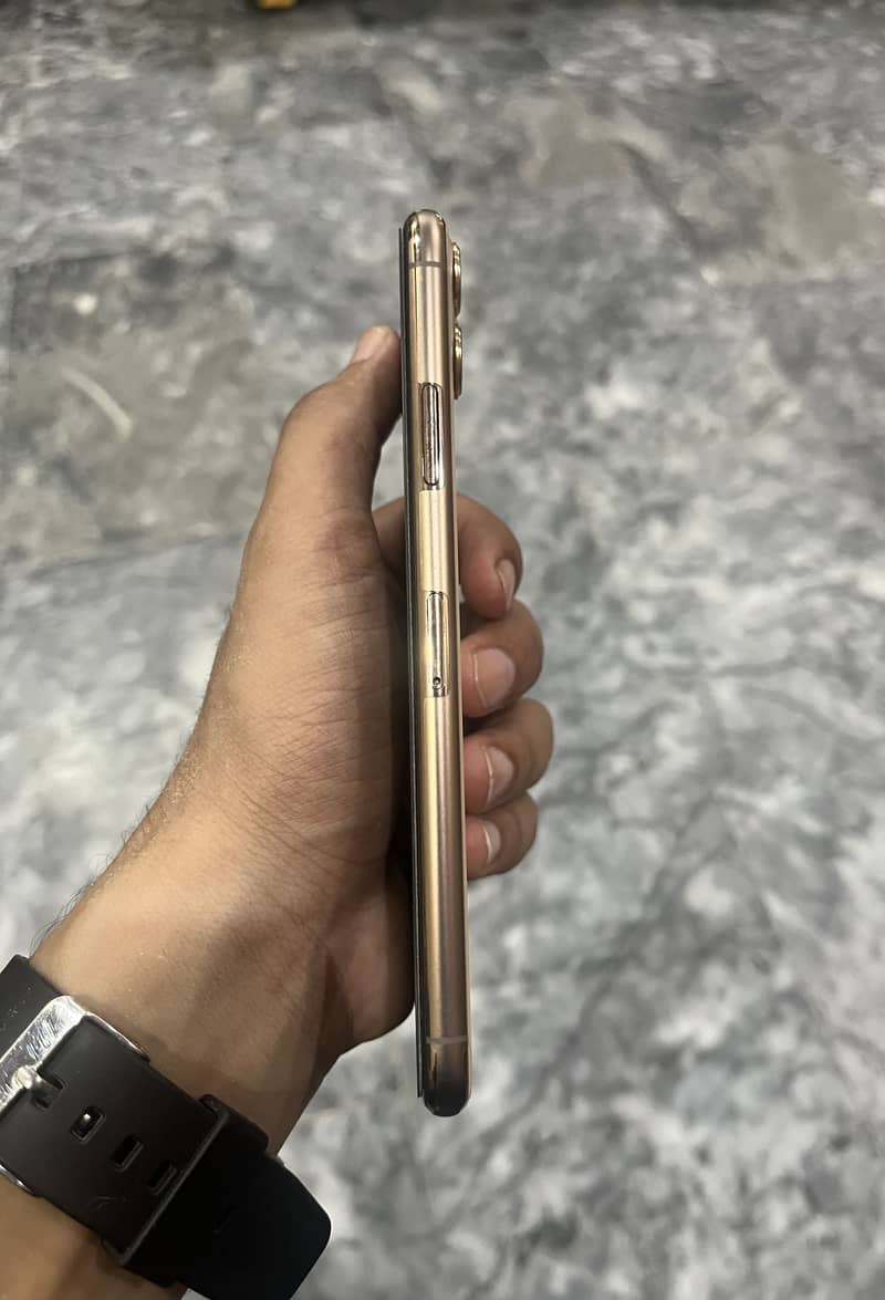 Apple iPhone 11 Pro Max 5