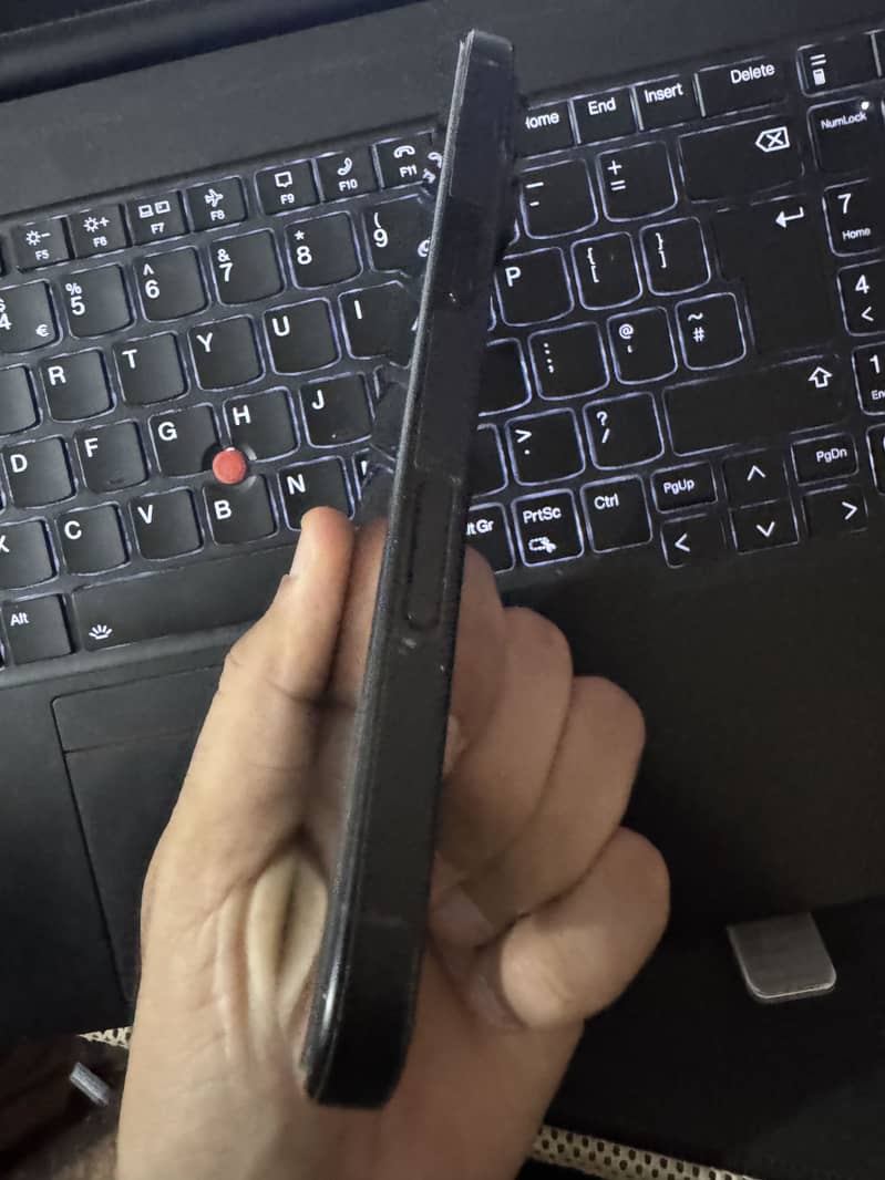 Apple iPhone 16 Pro 2