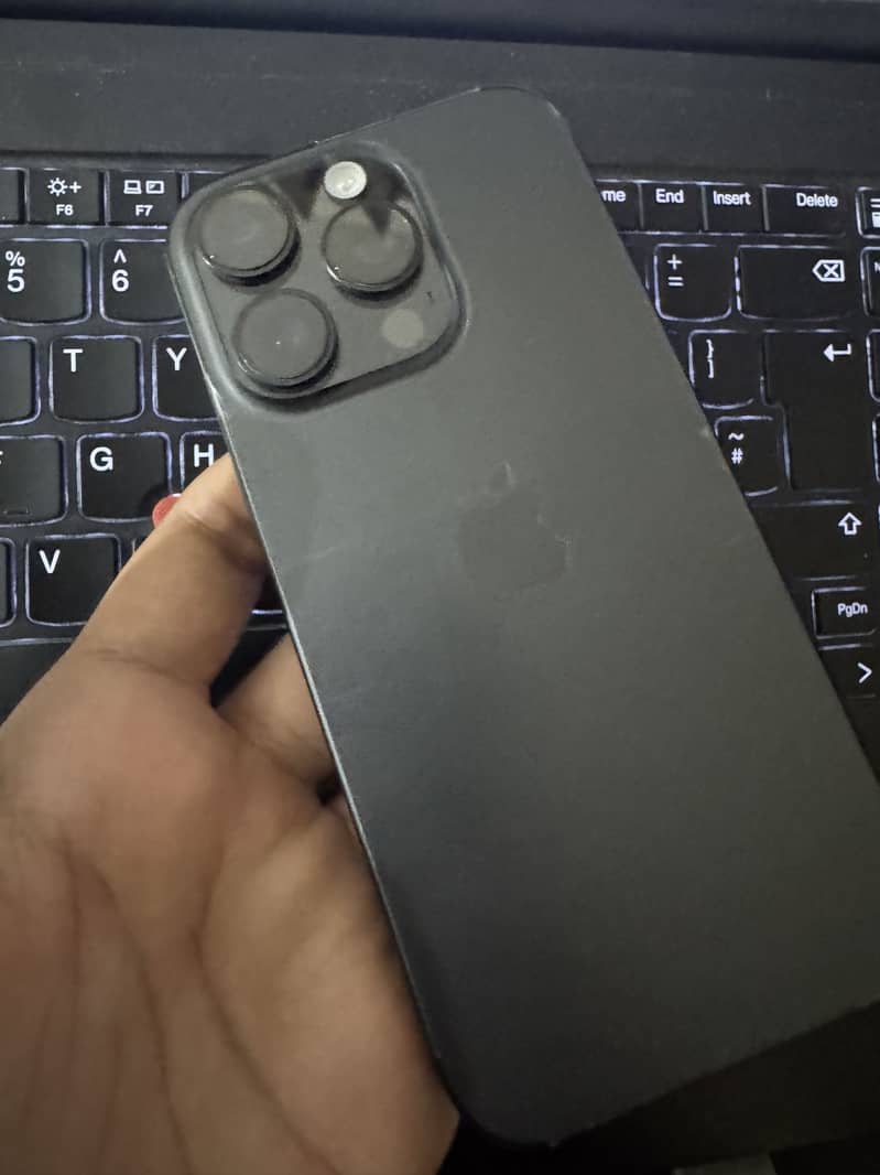 Apple iPhone 16 Pro 4