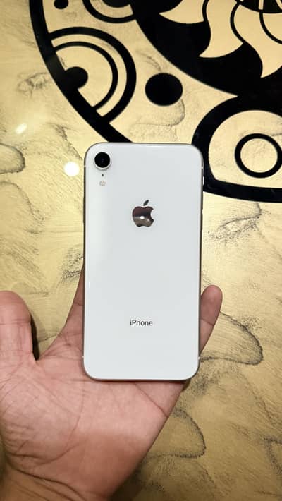 iPhone XR ( factory unlock)