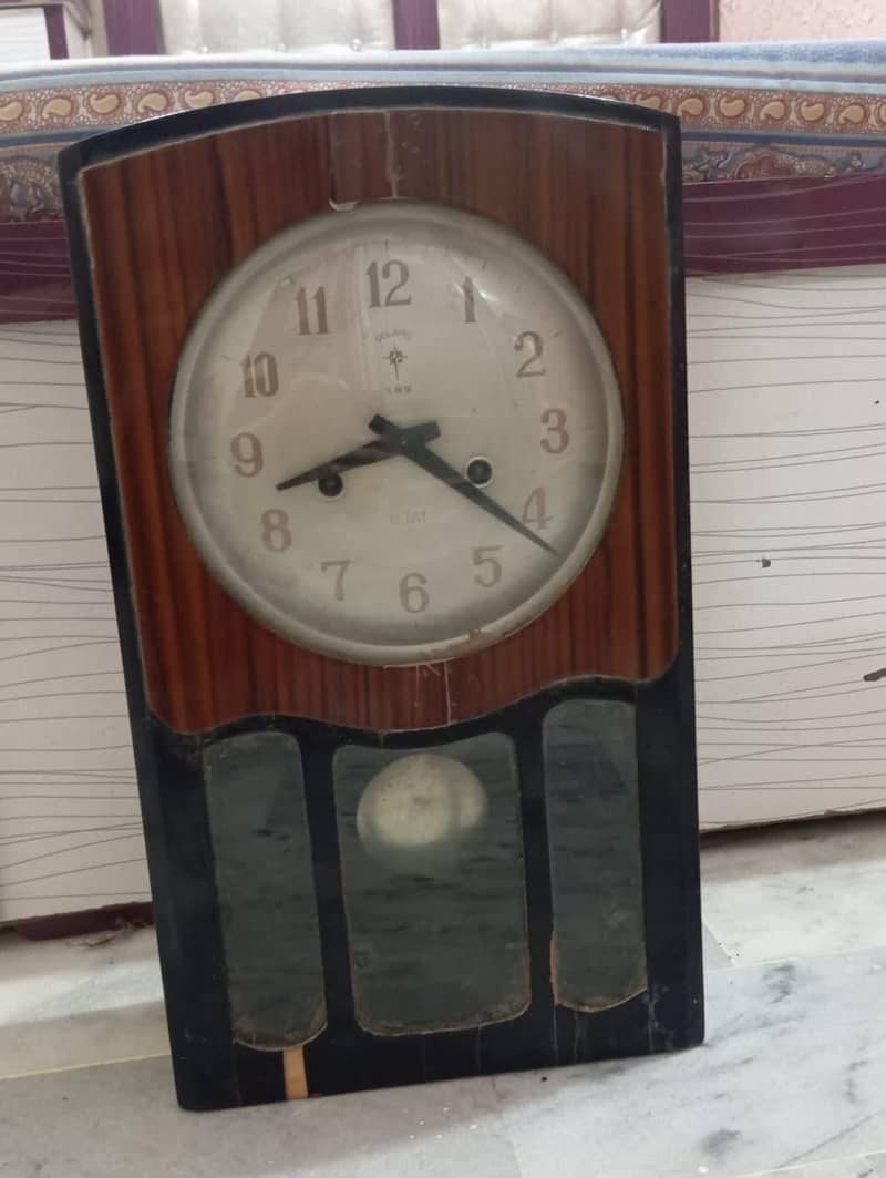 antique pendolum wall clock 1