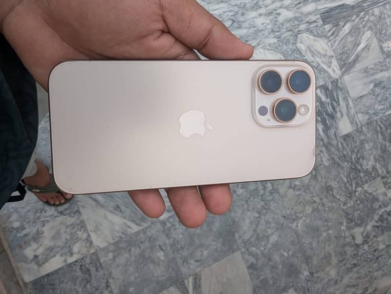 Apple iPhone 16 Pro Max 5