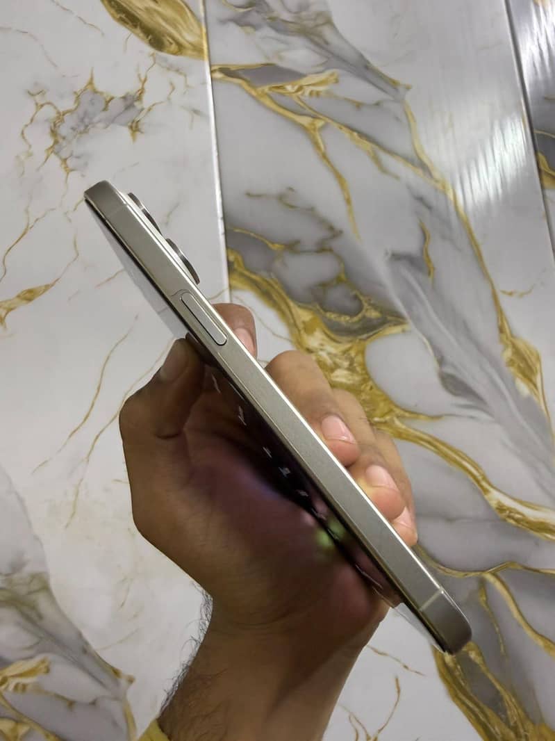 Apple iPhone 15 Pro Max 5