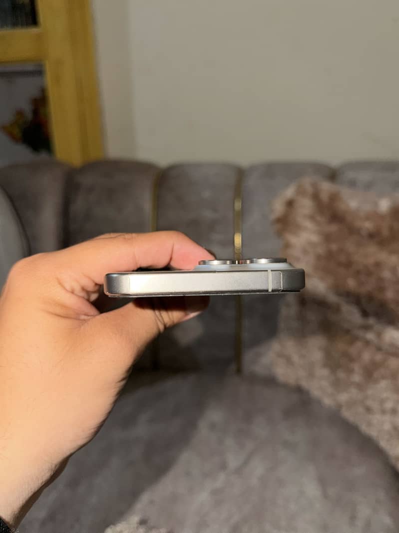 Apple iPhone 15 Pro Max 6