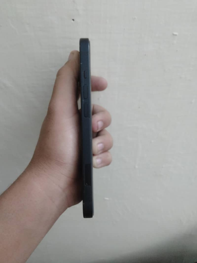 Apple iPhone 13 2