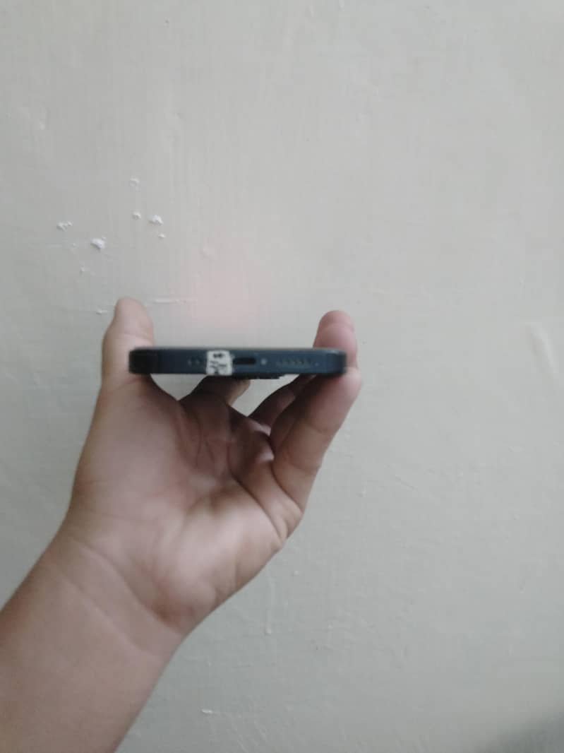 Apple iPhone 13 8