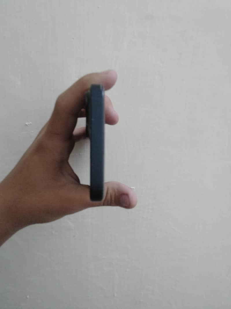 Apple iPhone 13 9