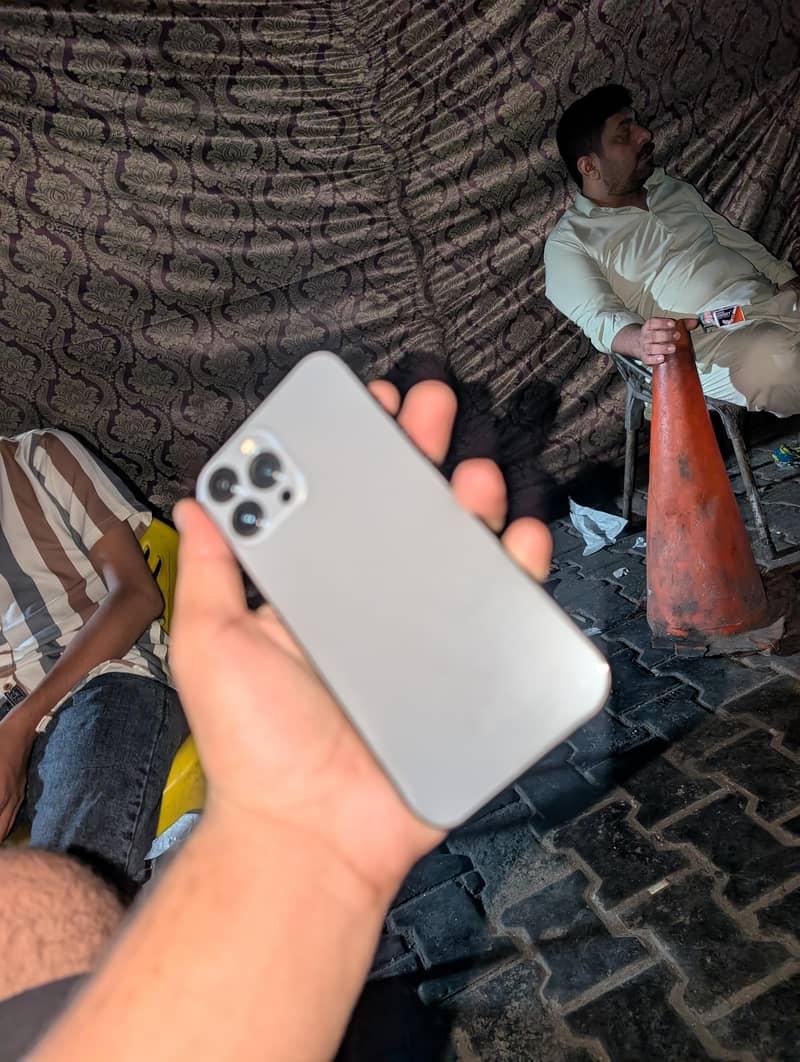 Apple iPhone 13 Pro Max 0