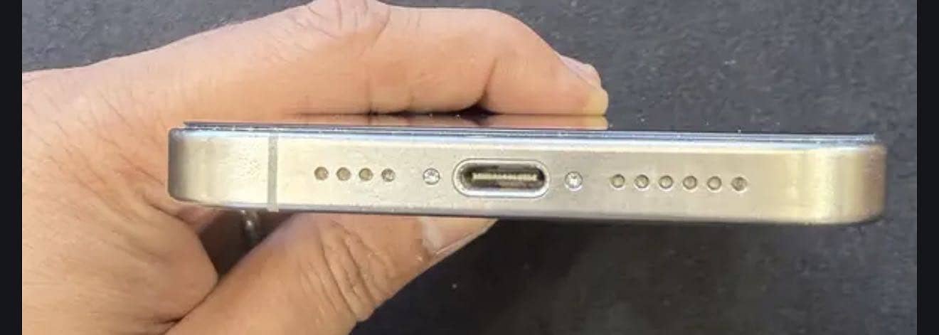 Apple iPhone 15 Pro 3