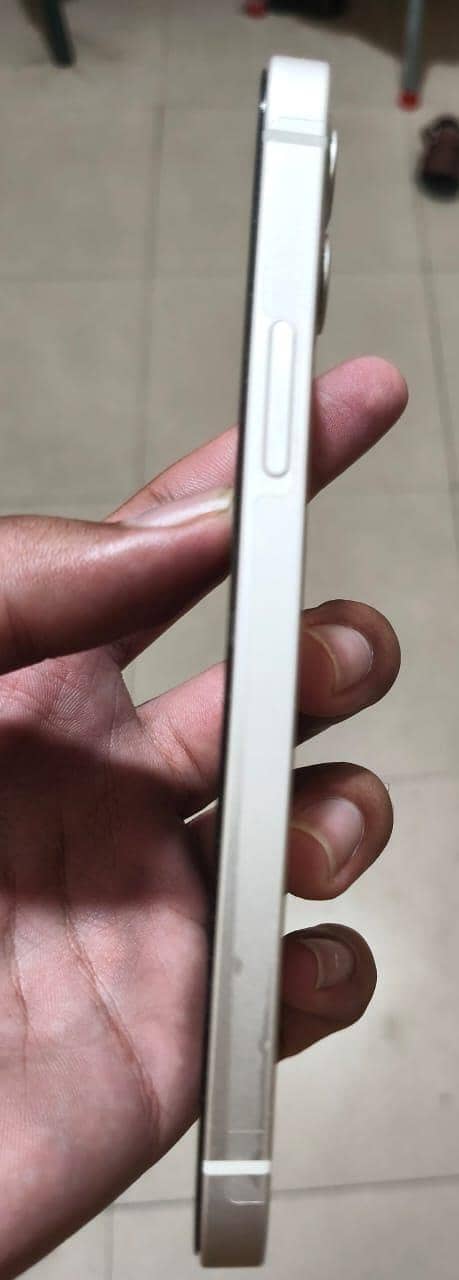 Apple iPhone 12 4