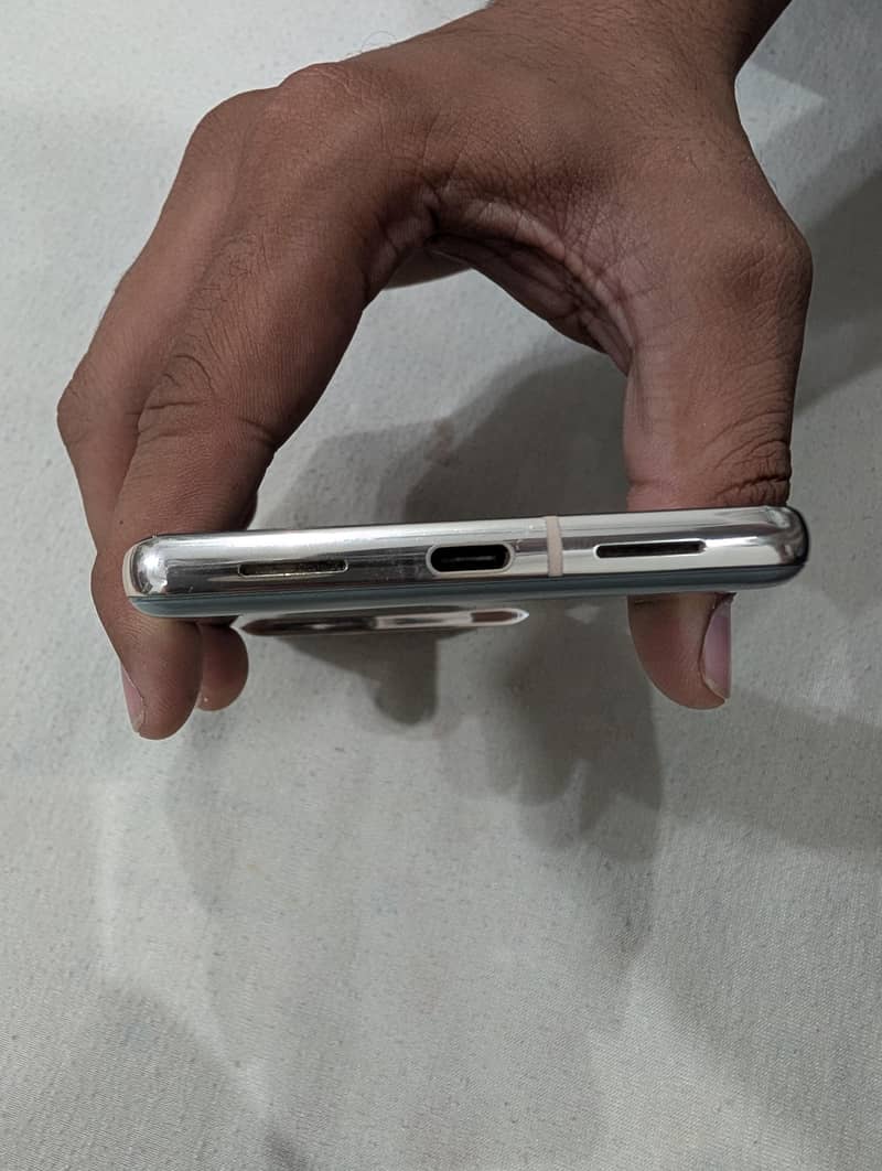 Google Pixel 7 Pro 9