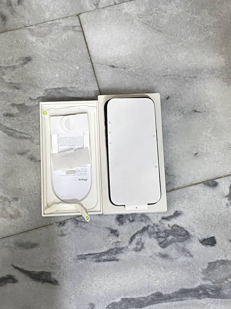 Apple iPhone 16 Pro 0