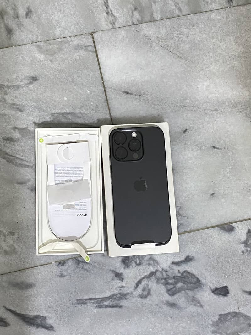 Apple iPhone 16 Pro 1