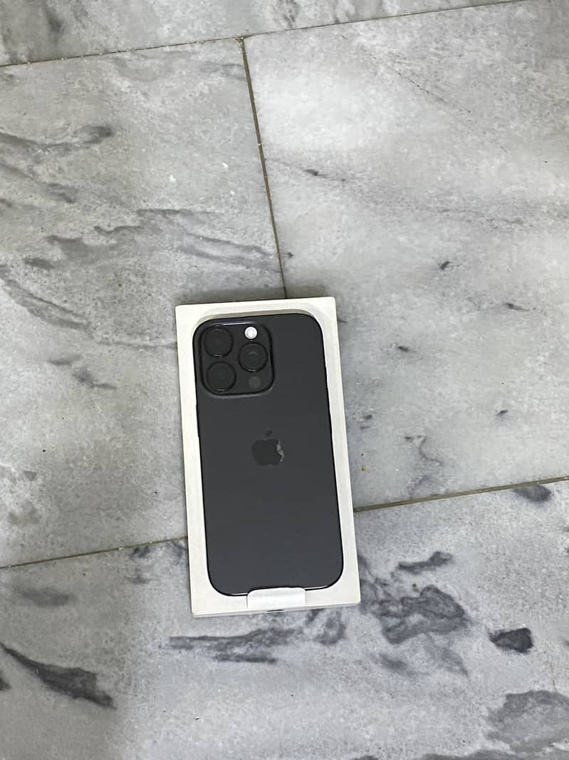Apple iPhone 16 Pro 2
