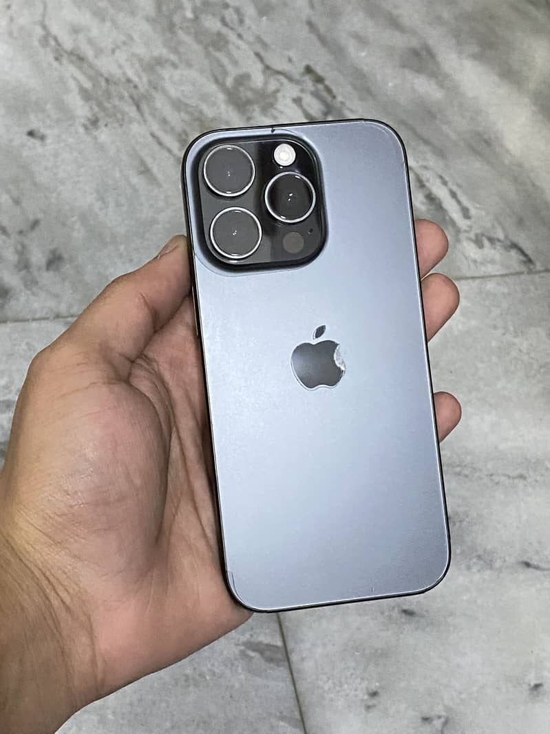 Apple iPhone 16 Pro 3