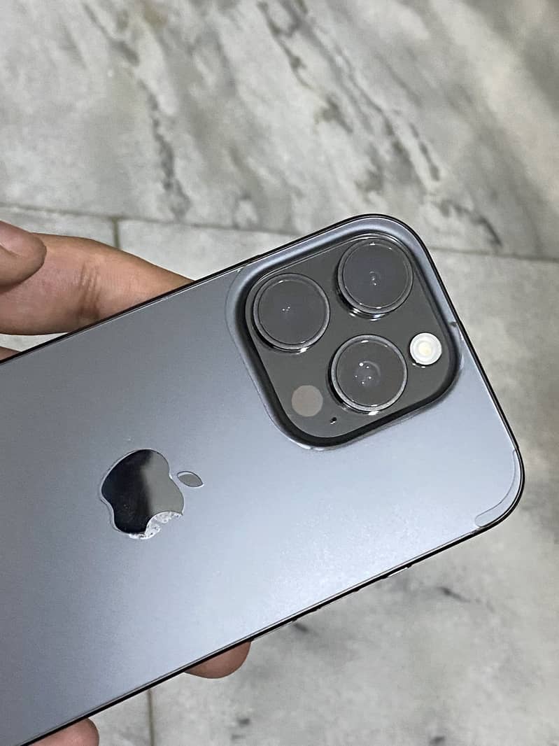 Apple iPhone 16 Pro 4