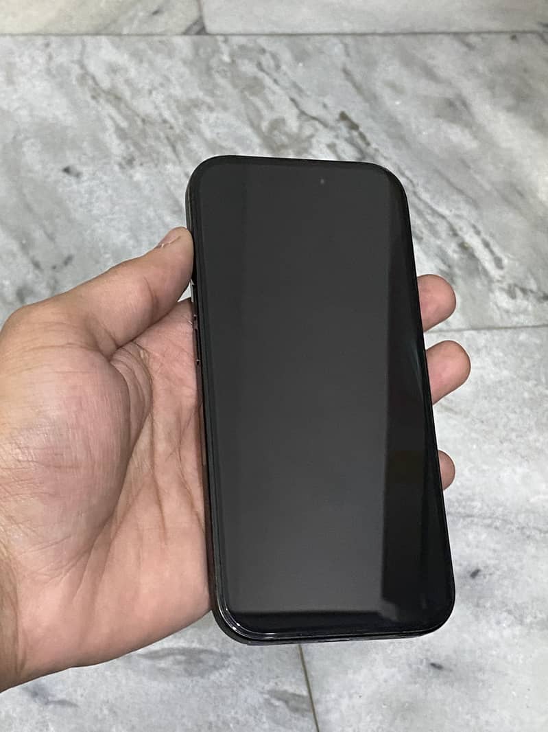 Apple iPhone 16 Pro 5