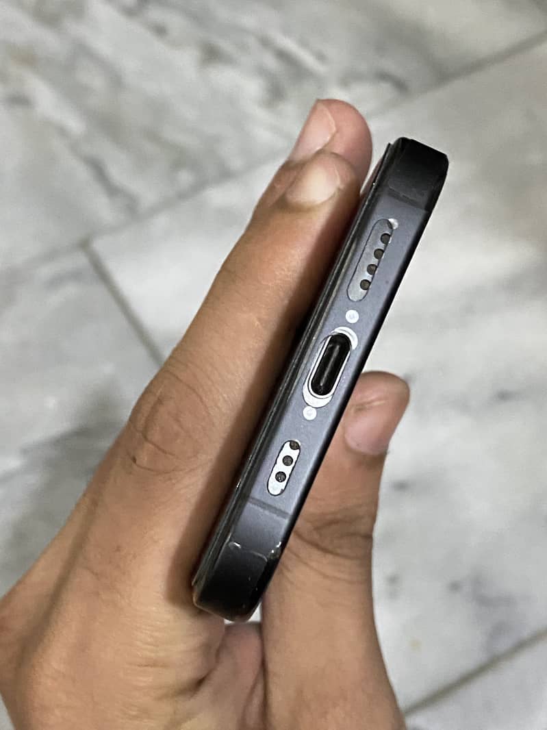 Apple iPhone 16 Pro 10