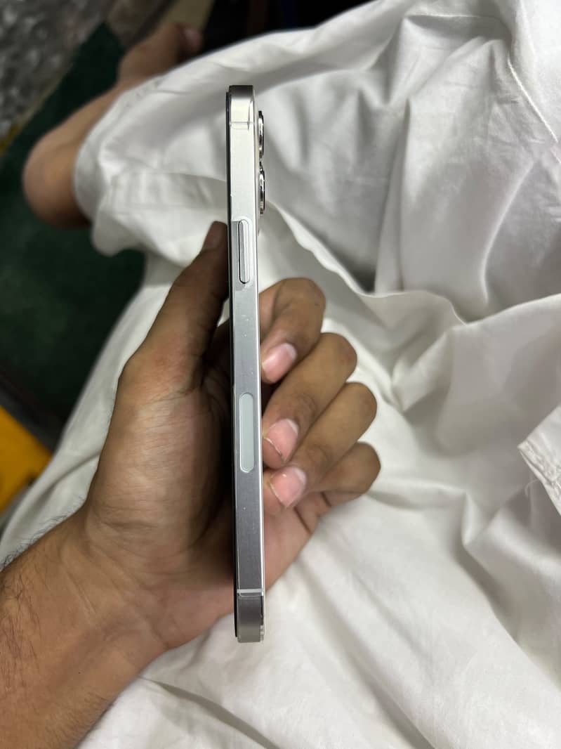 Apple iPhone 12 Pro Max 4