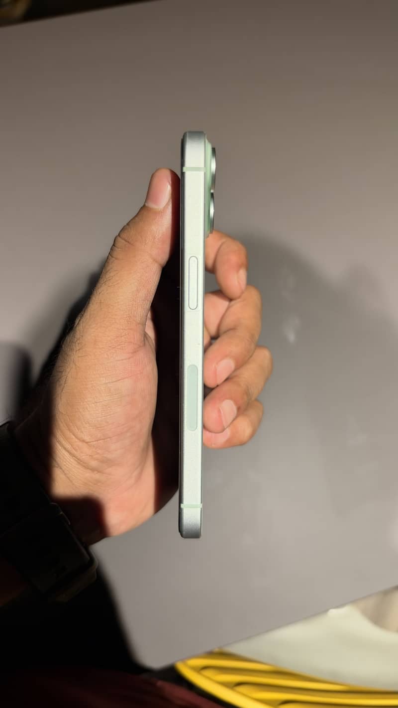 Apple iPhone 15 2