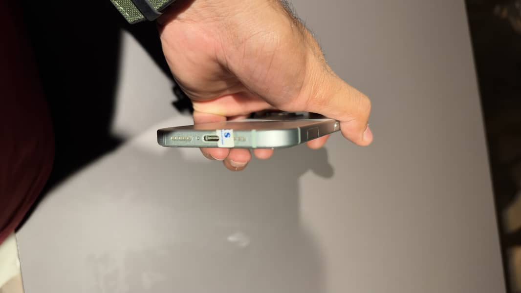 Apple iPhone 15 4