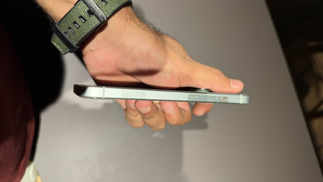 Apple iPhone 15 5