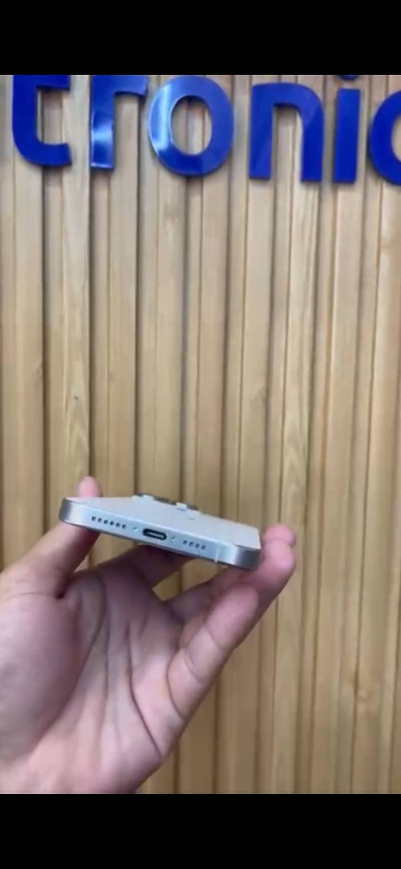 Apple iPhone 15 Pro Max 2