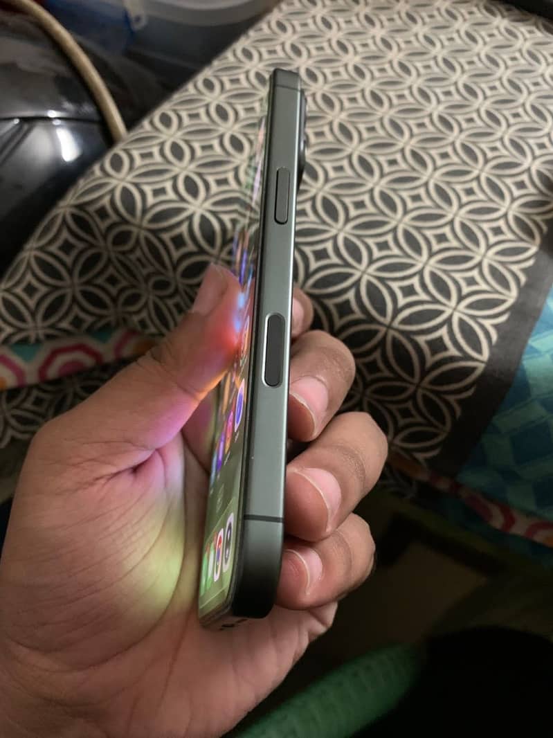 Apple iPhone 17 8