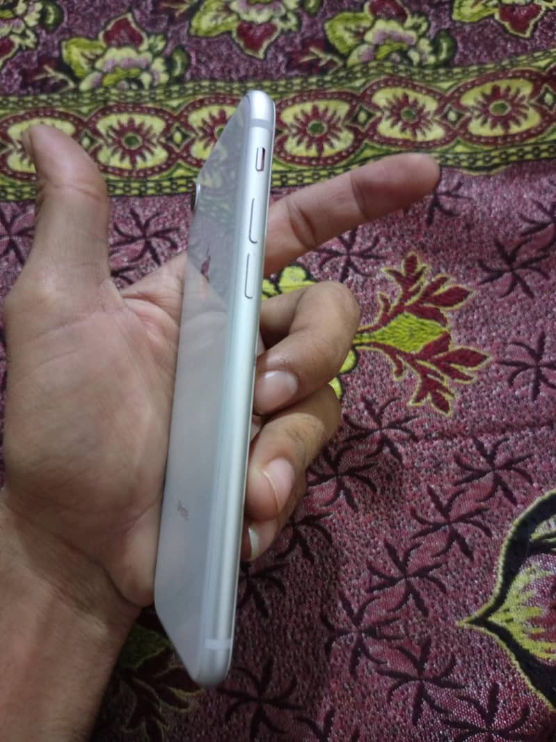Apple iPhone 8 1