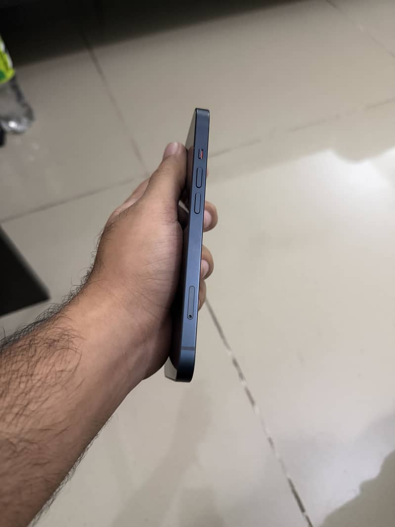 Apple iPhone 13 JV 3