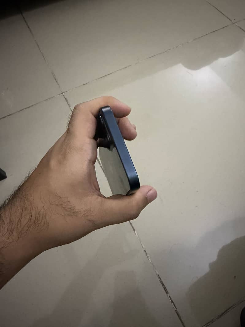 Apple iPhone 13 JV 4