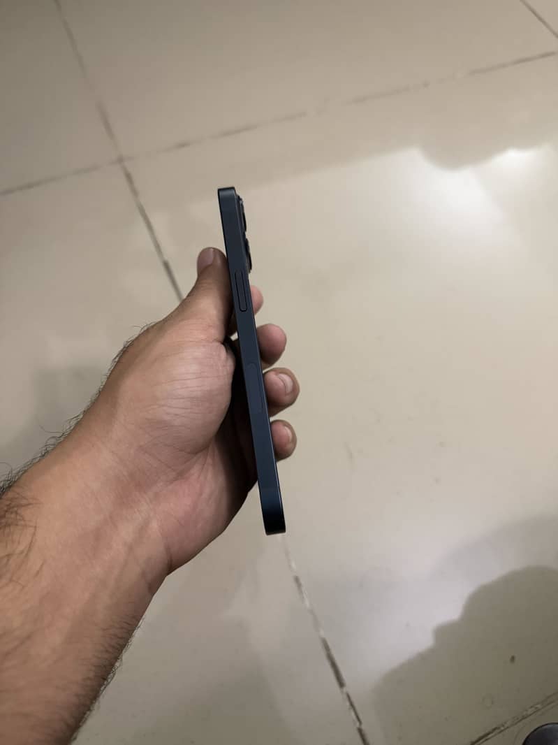 Apple iPhone 13 JV 5