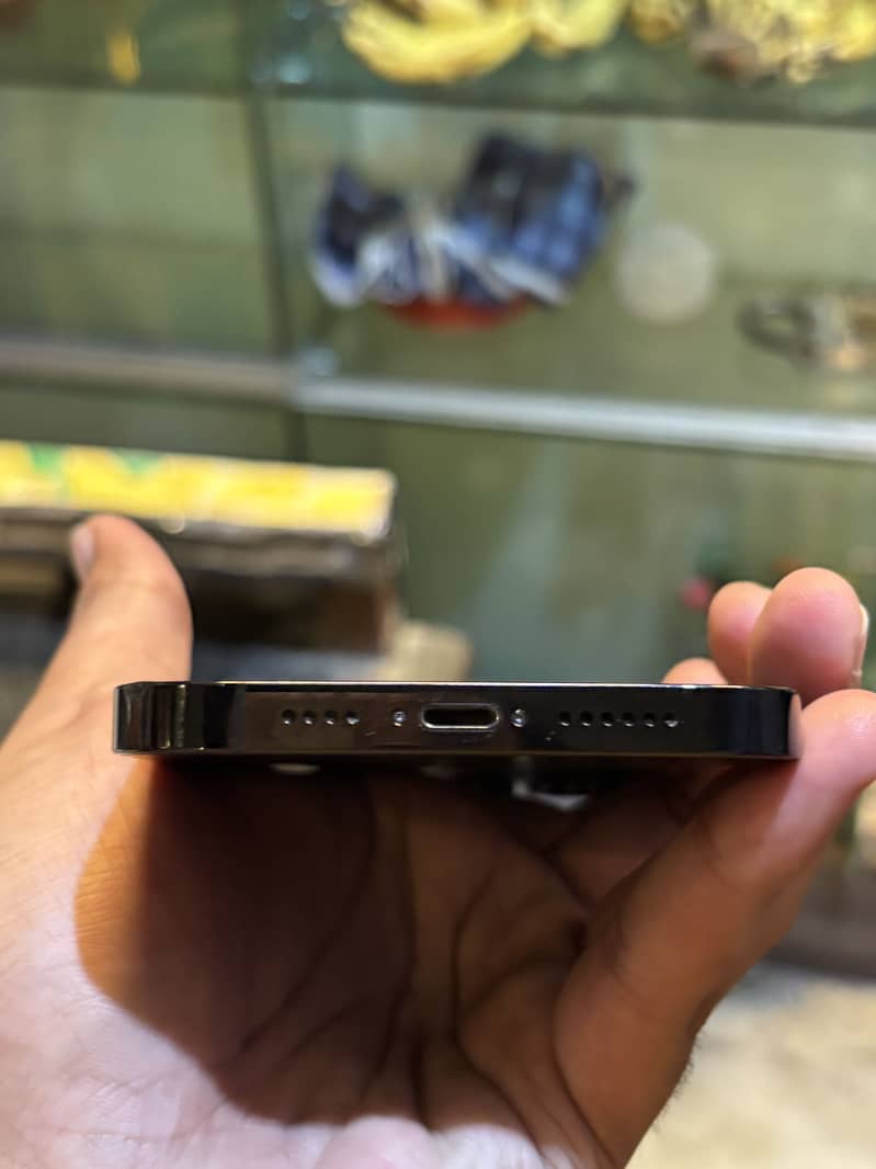 Apple iPhone 14 Pro Max 3
