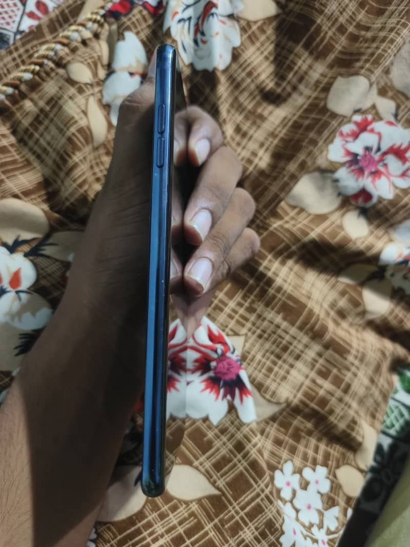 LG V30 3