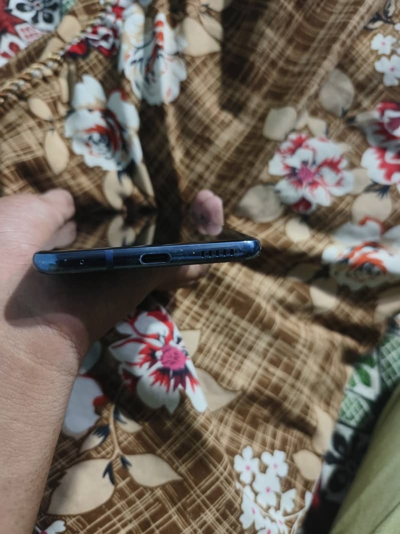 LG V30 4